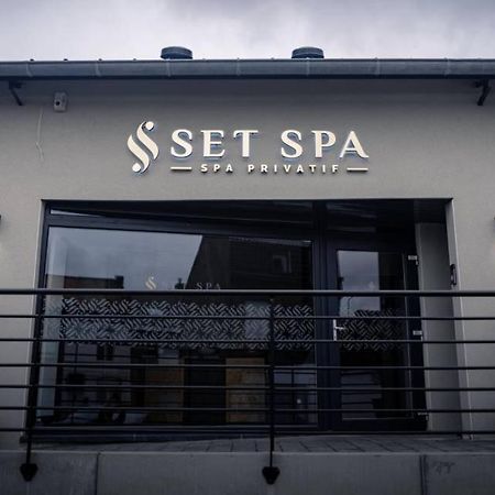 Set Spa Mouscron Luaran gambar