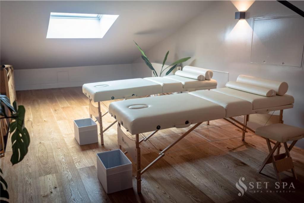 Set Spa Mouscron Luaran gambar