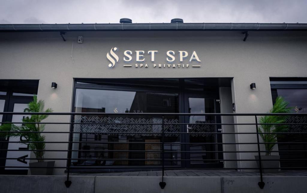 Set Spa Mouscron Luaran gambar
